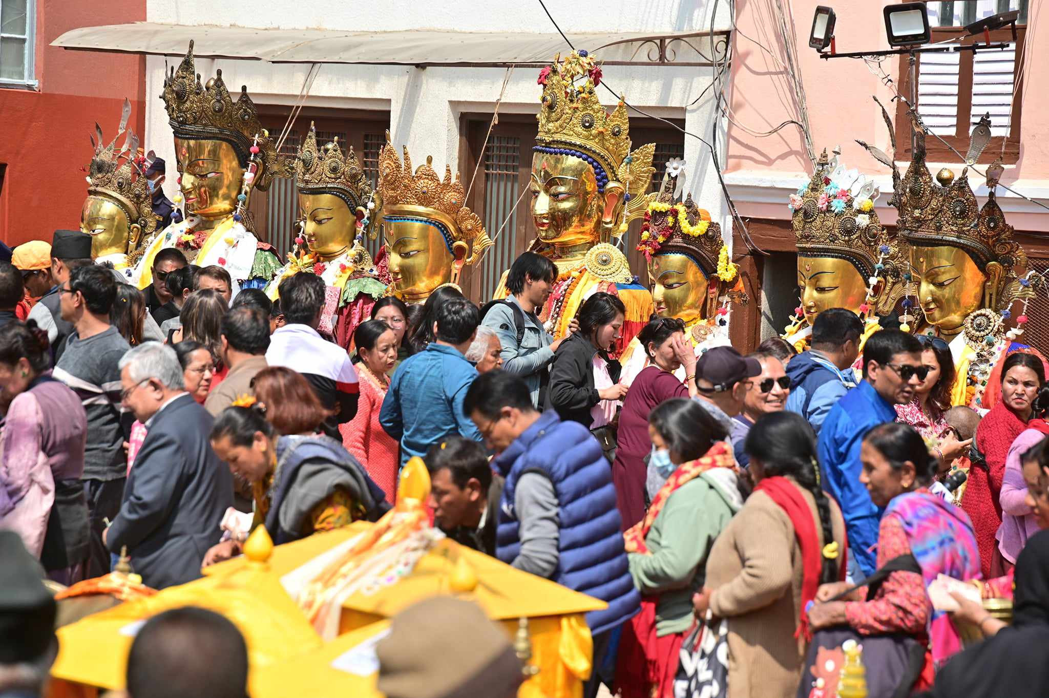 ललितपुरको नागबहालमा सम्यक महादान मनाइँदै (फाेटाे फिचर)